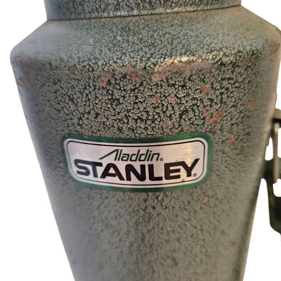 Vintage Stanley thermos,  green half gallon. - Picture 4 of 8